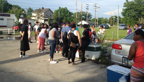 Friends, Neighbors Hold Vigil For Shooting Victims (Image 1)_9418