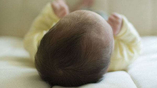 BABY-IN-CRIB-WIKIMEDIA-COMM_106821