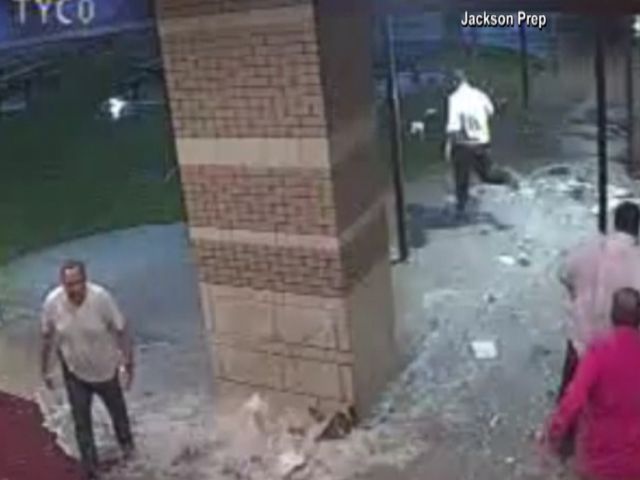 NC_roofcollapse0413_mezzn_112505
