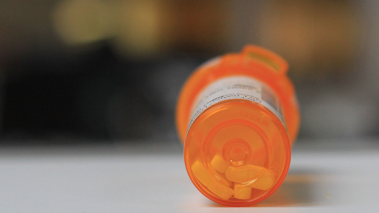 generic drugs pill bottle_123846