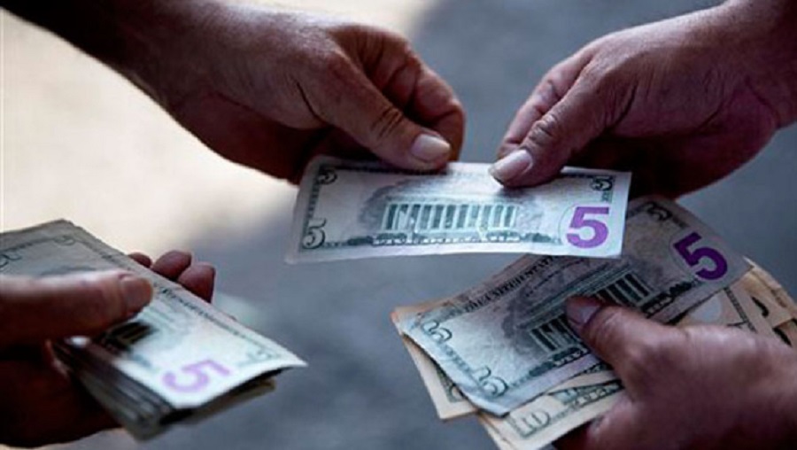 handing-cash-money_121679