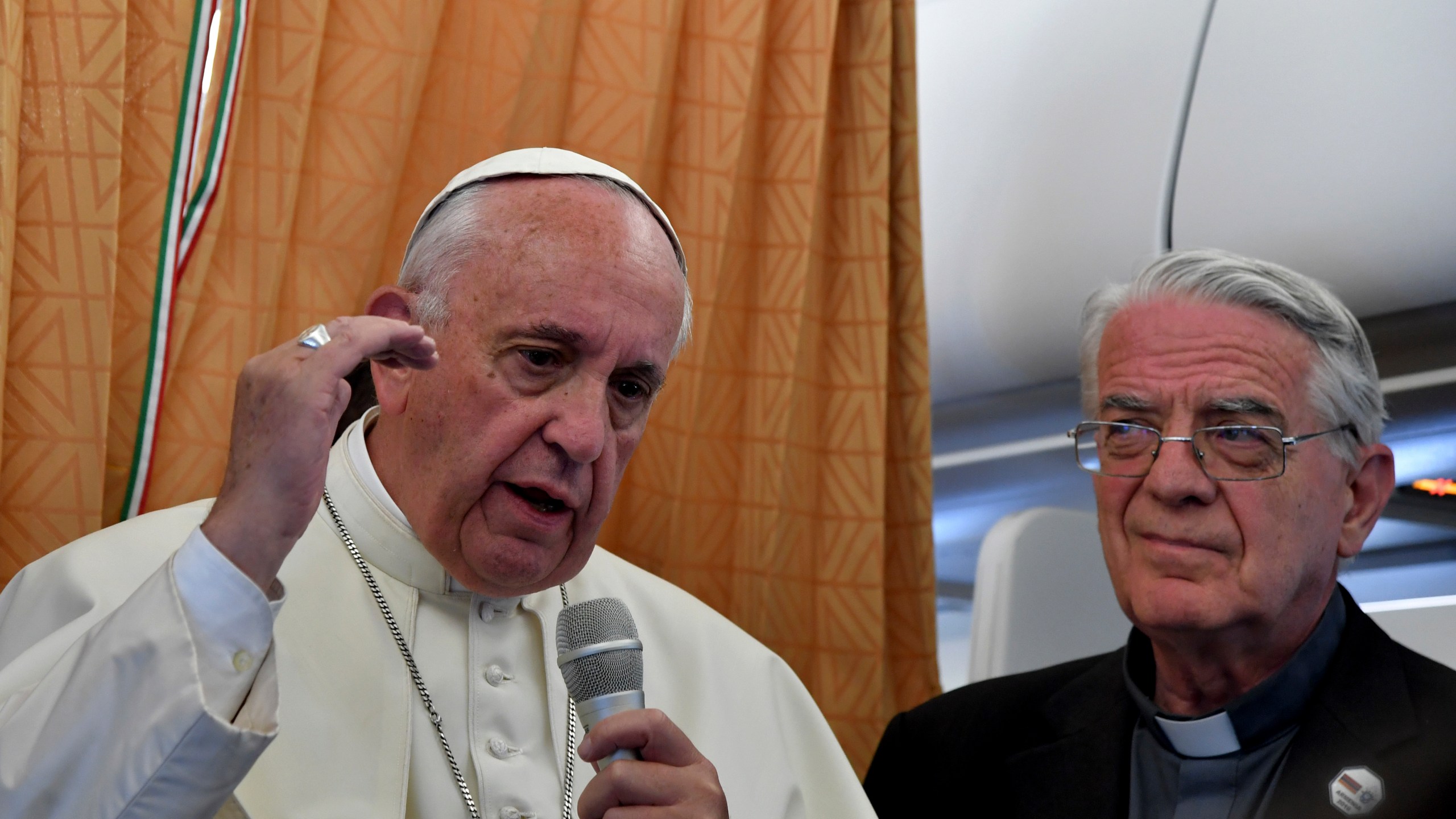 Armenia Pope_142604