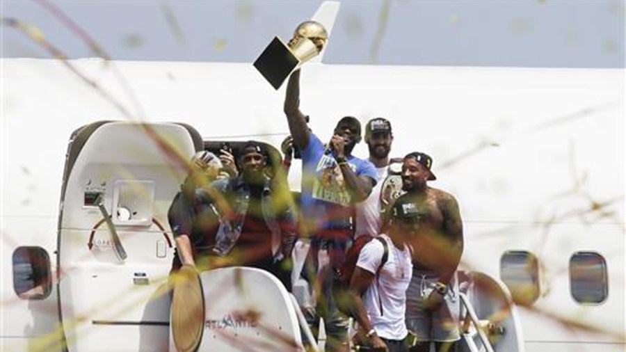 paradeweb_140398