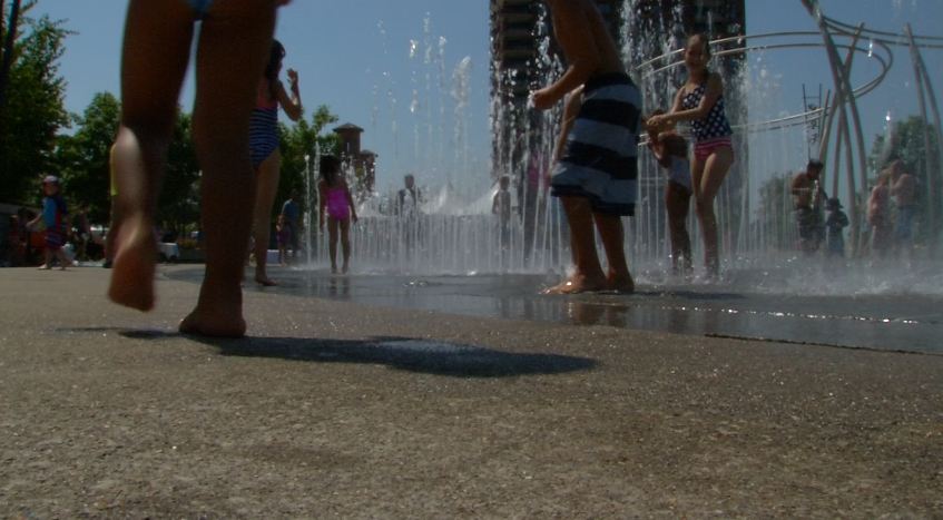 excessive heat, kids playing_152015