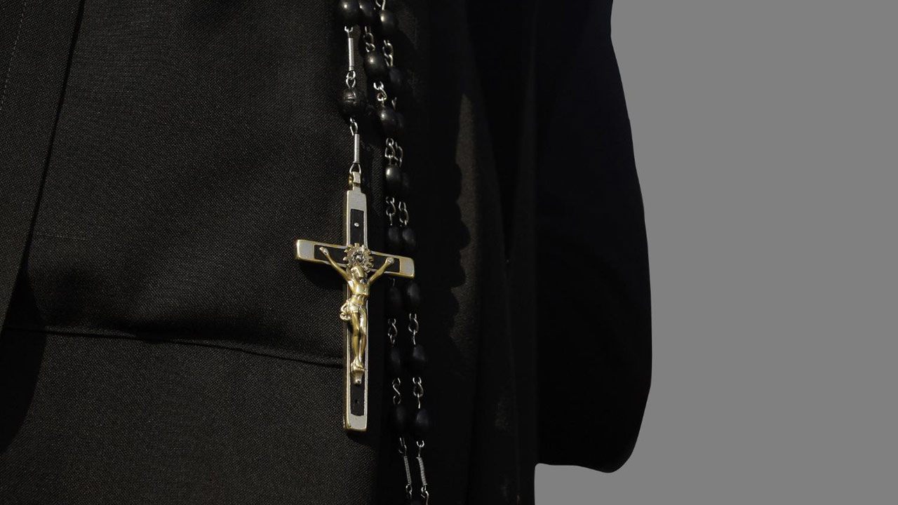 nun-cross-catholic-church-crucifix-rosary_149639