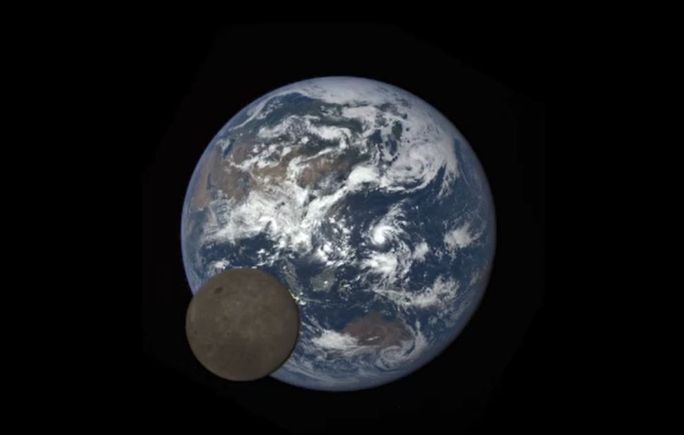photobombmoon_148878