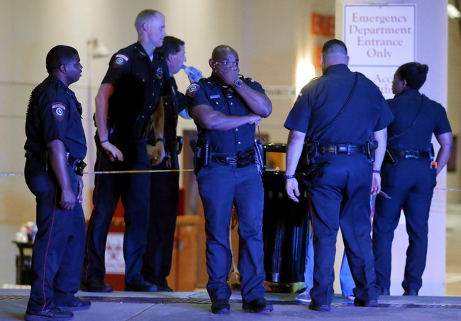 Five officers killed in Dallas_146876