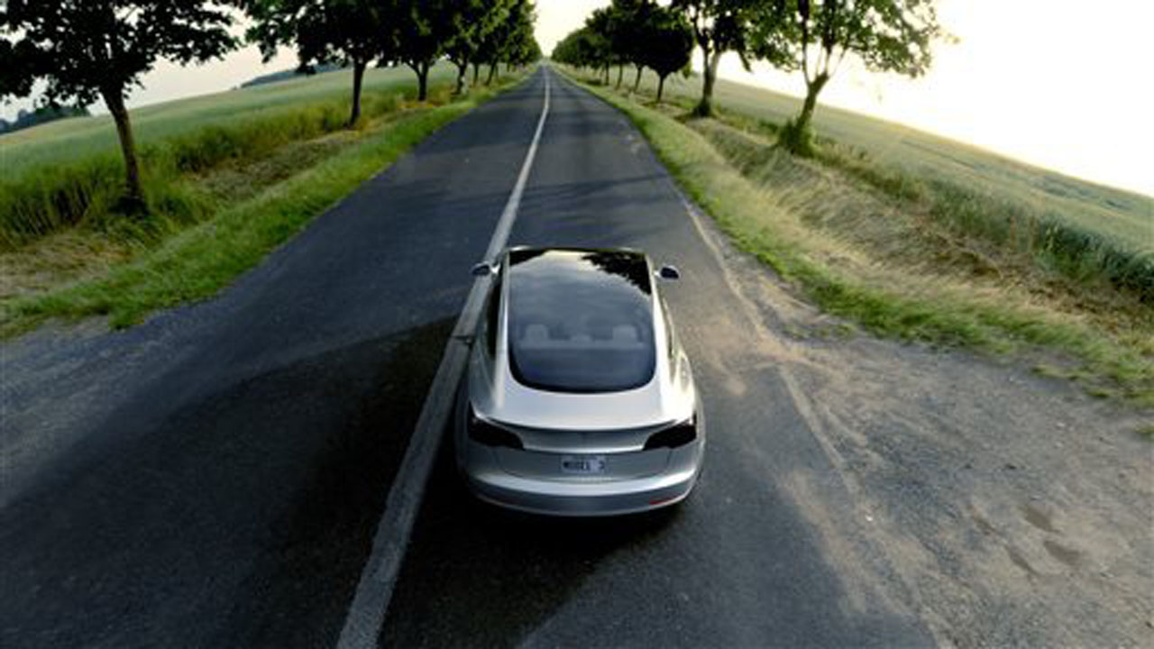 tesla_144042