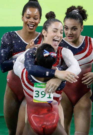 dd-simone-biles-aly-raisman-hug_ap_167845