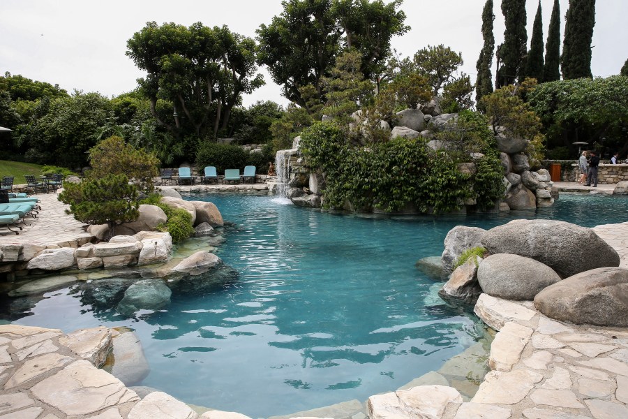 Playboy Mansion Sold_170740