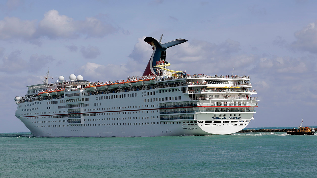 carnival-cruise-ship_180045