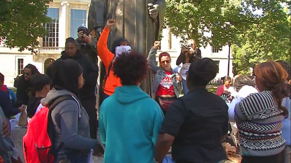 oval-protest_188213