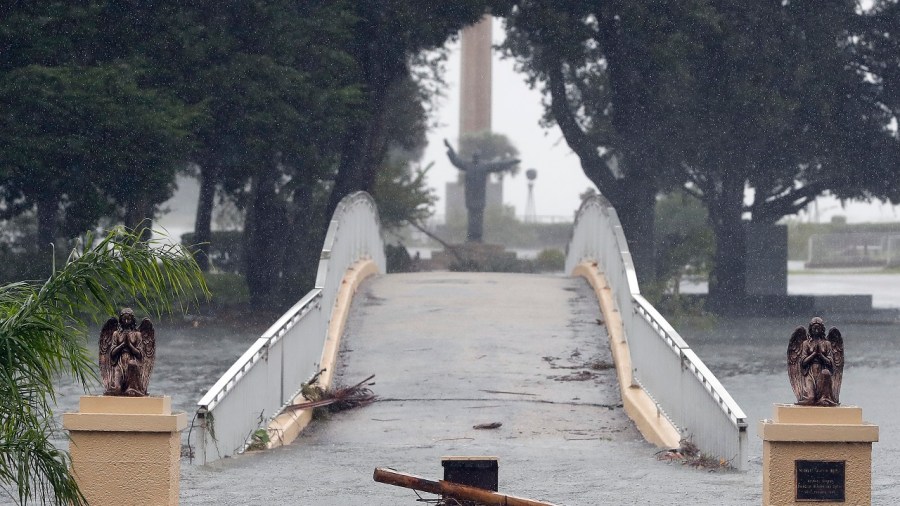 Hurricane Matthew Florida_192328