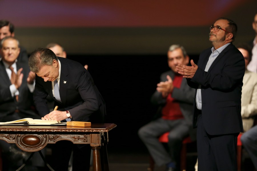 Juan Manuel Santos, Rodrigo Londono_212006