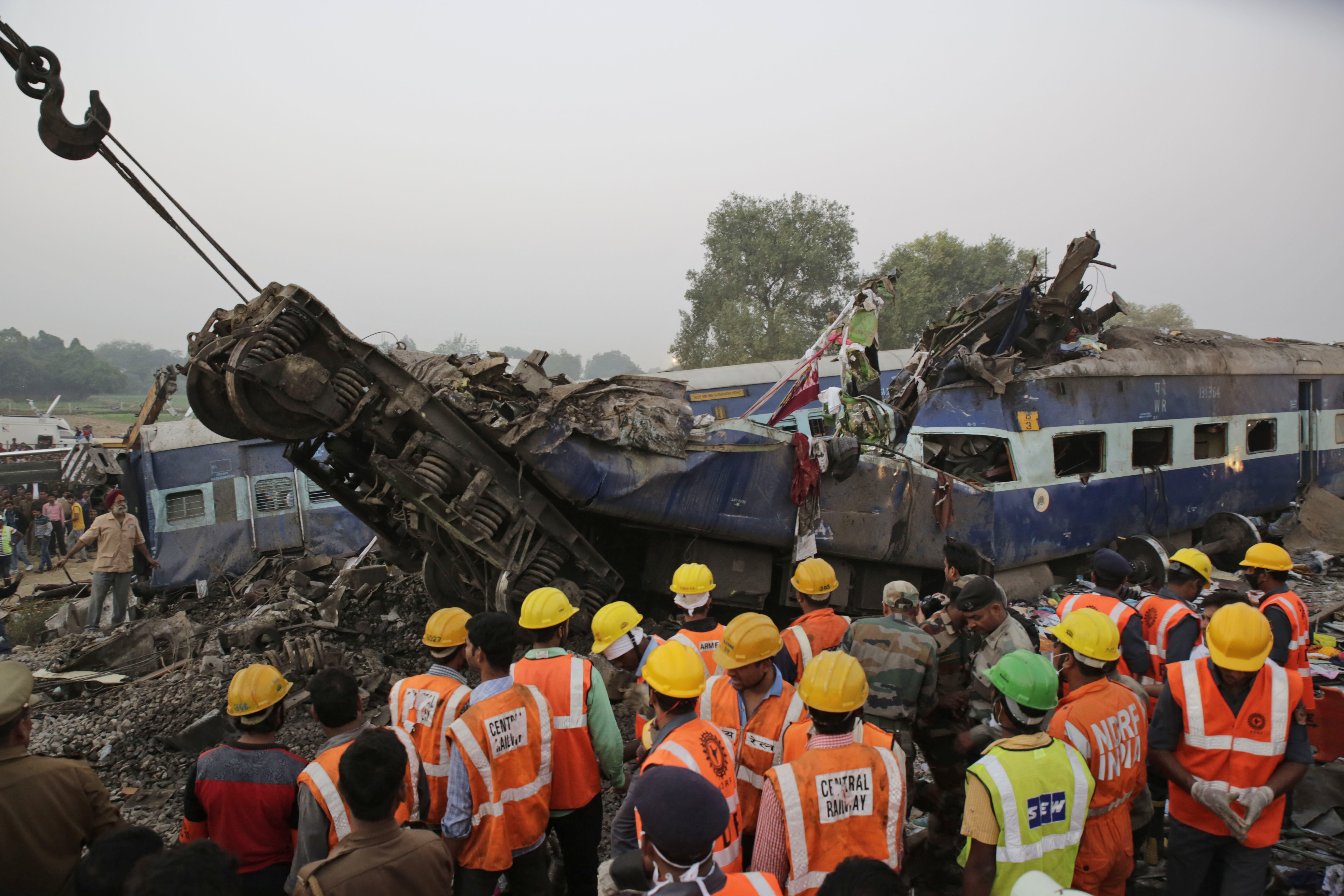APTOPIX India Train Derails_210042