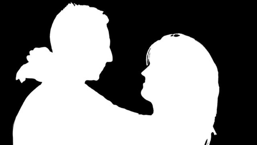 generic-kissing-couple-blackout_202838