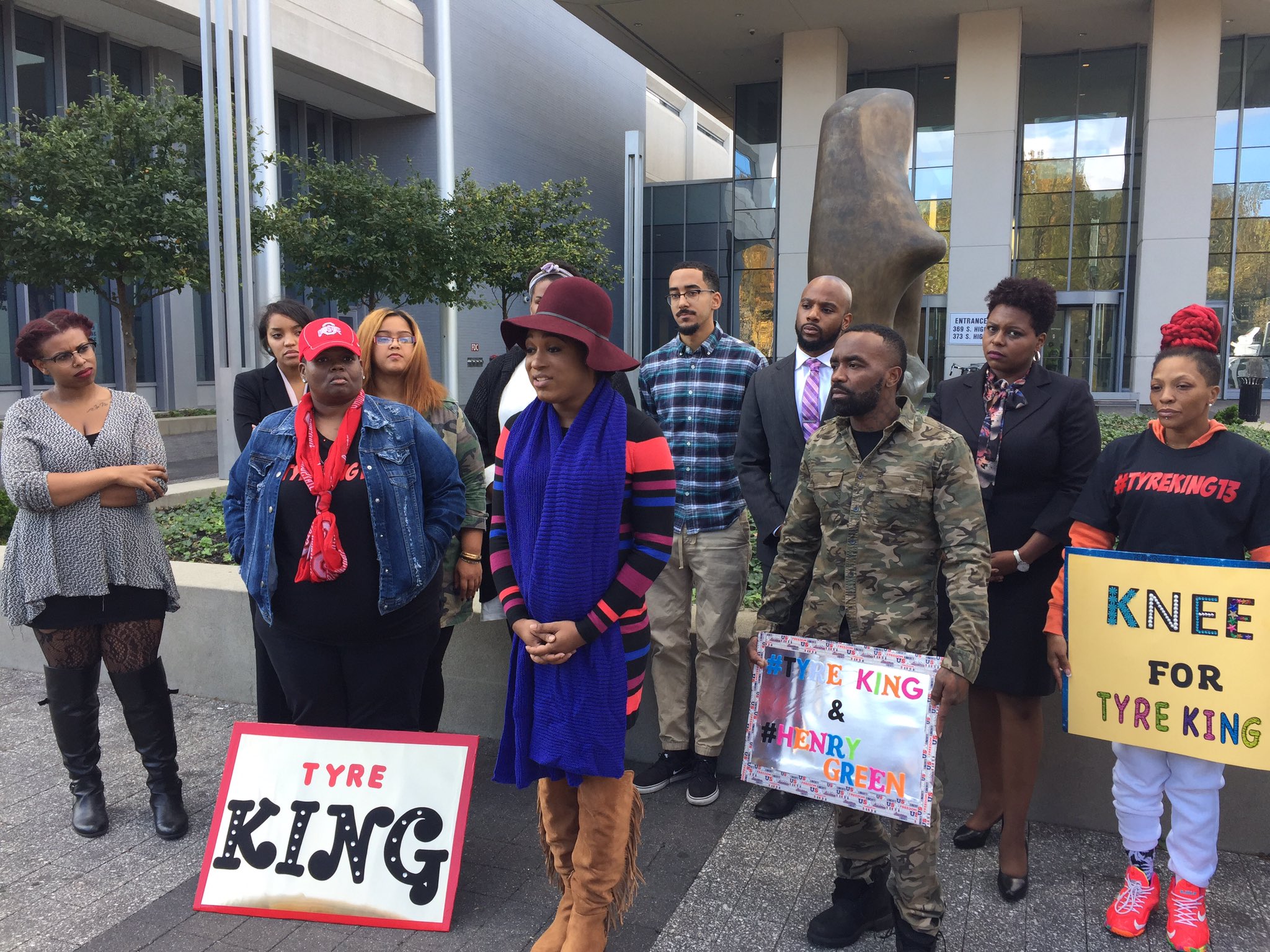 king-protest-1_203946