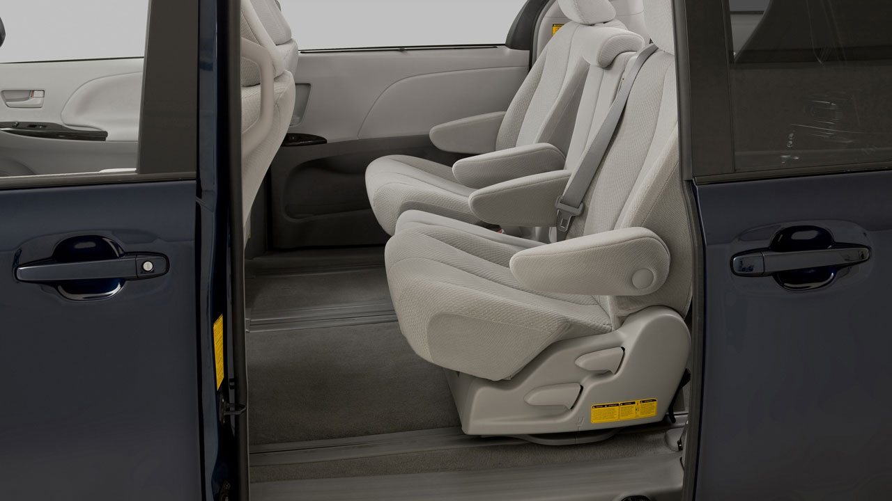 toyota-sliding-door_210911