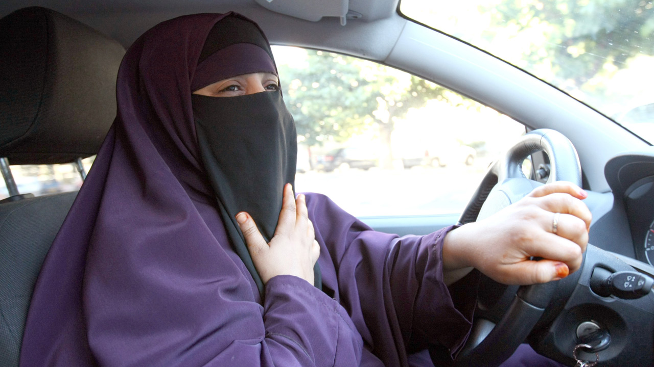 woman-driving-burqa_208838