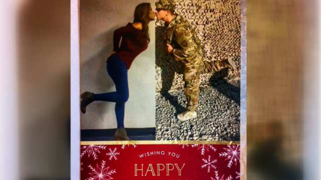 couple-holidaycard_223615