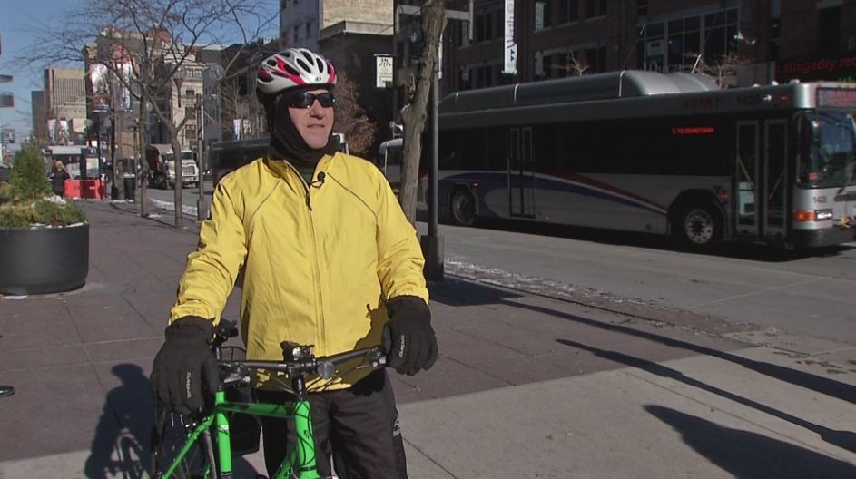 cyclists-in-the-cold_220964