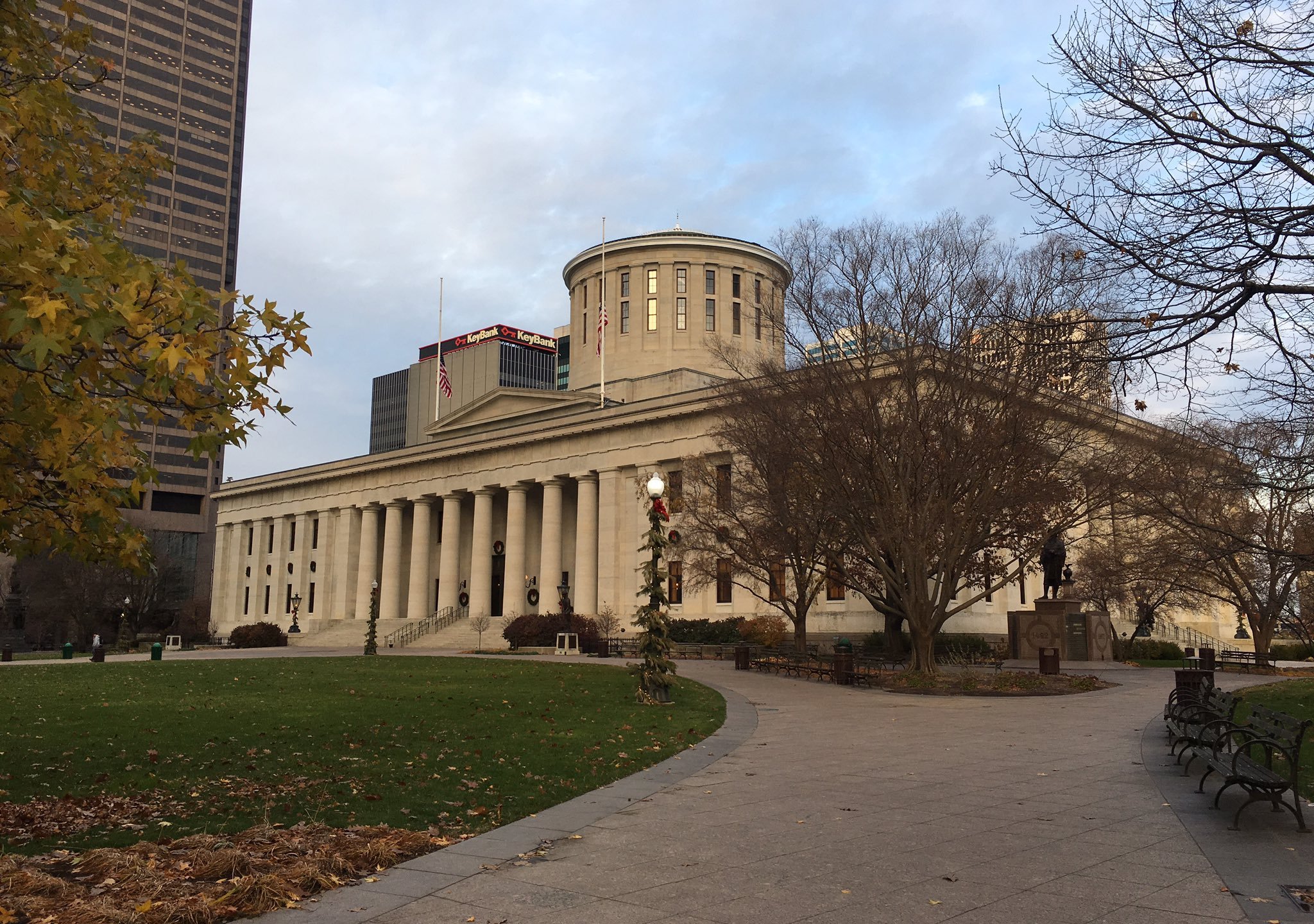 ohio-statehouse-christmas_217550