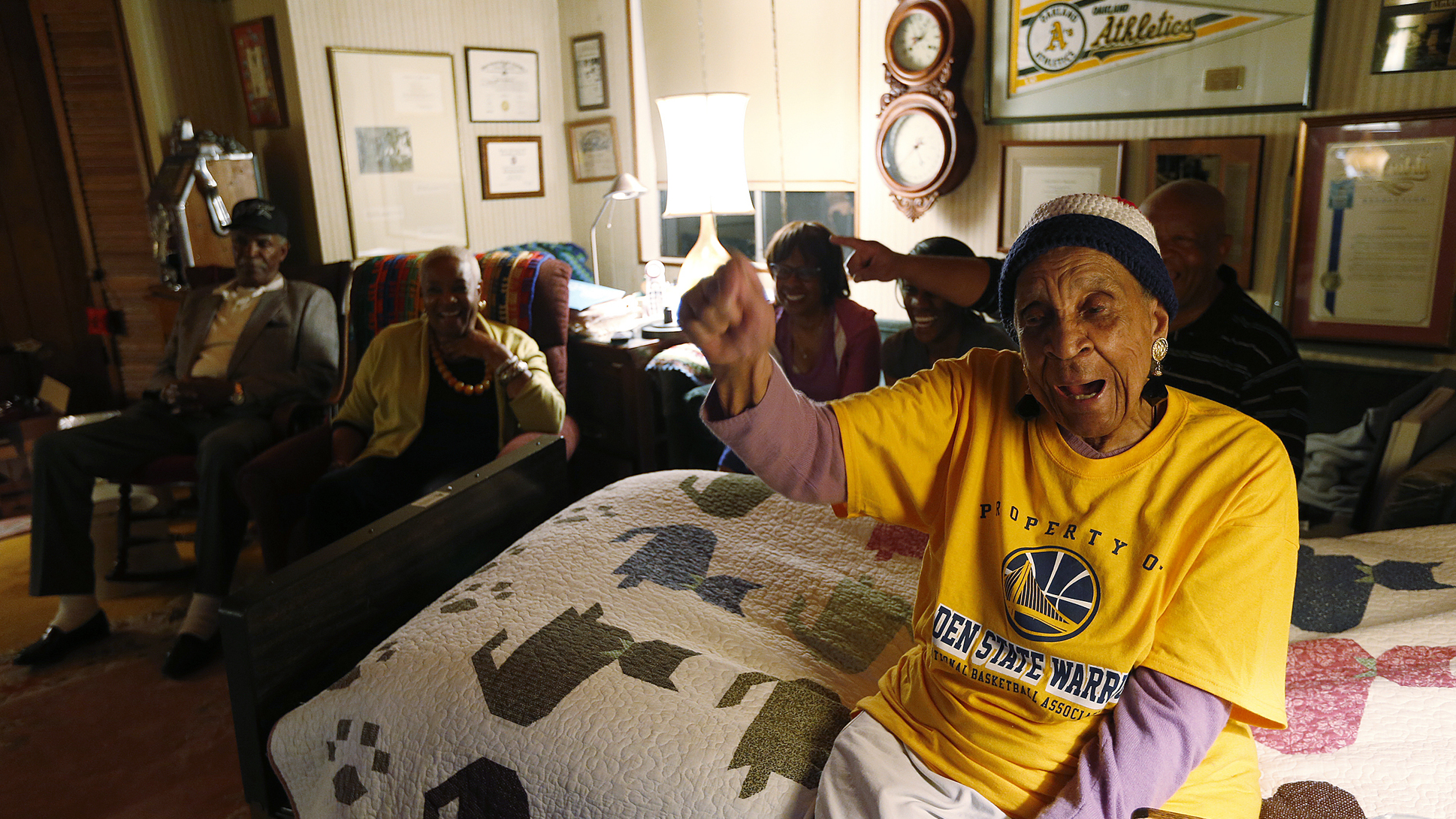 Warriors Oldest Fan Dies_223556