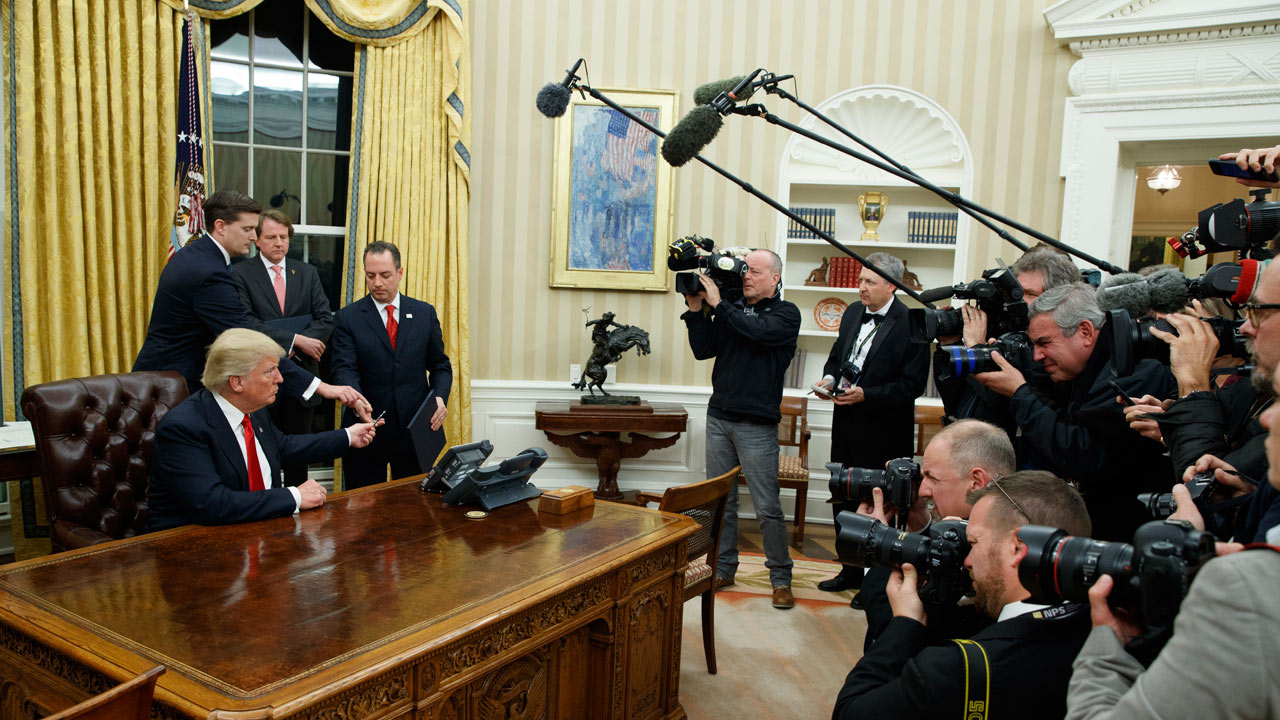 golden-oval-office_234154