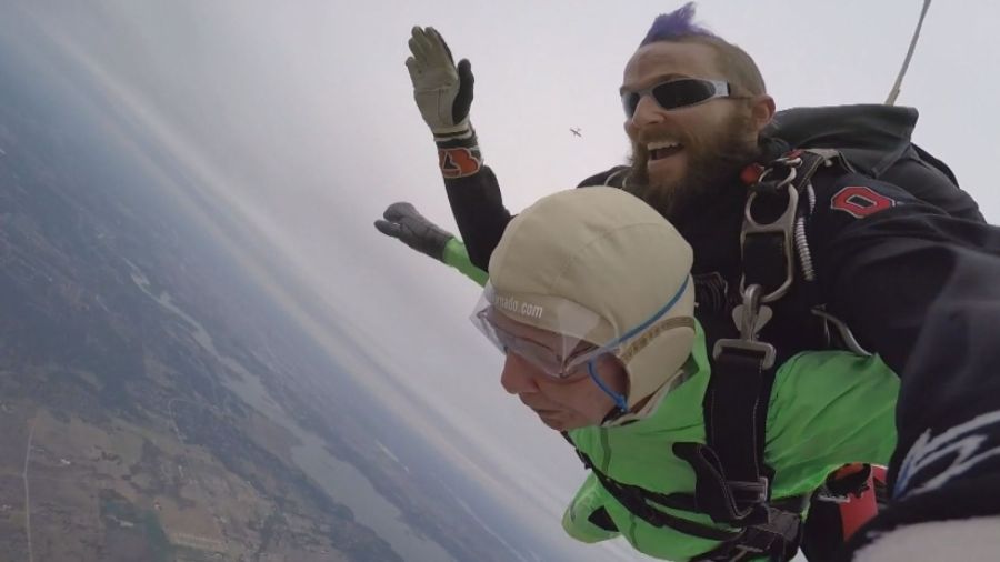 nc_skydiver0105_1920x1080_227602