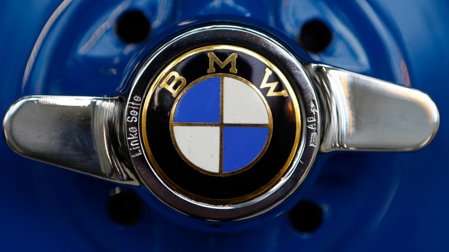 bmwweb_240589