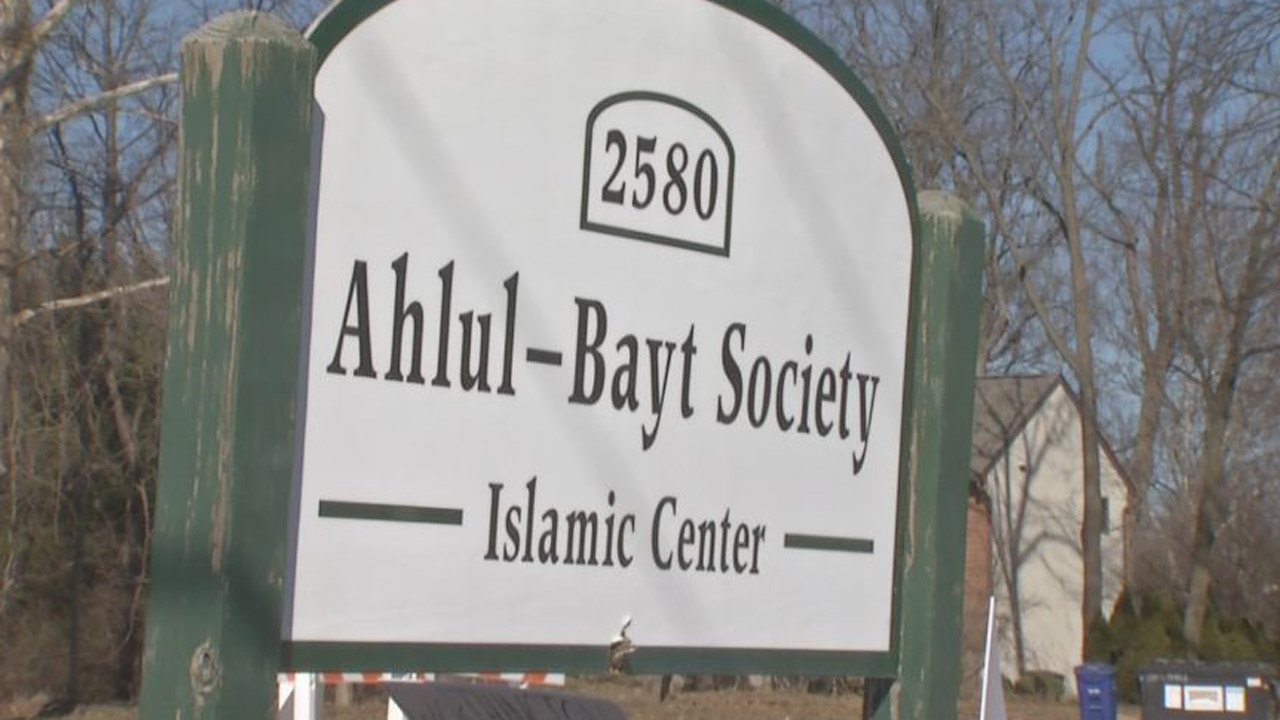 mosque-vandalized_260894