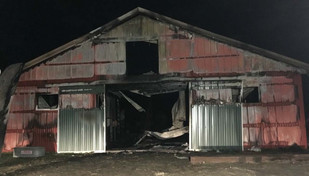 lowell-barn-fire-0408171_283394