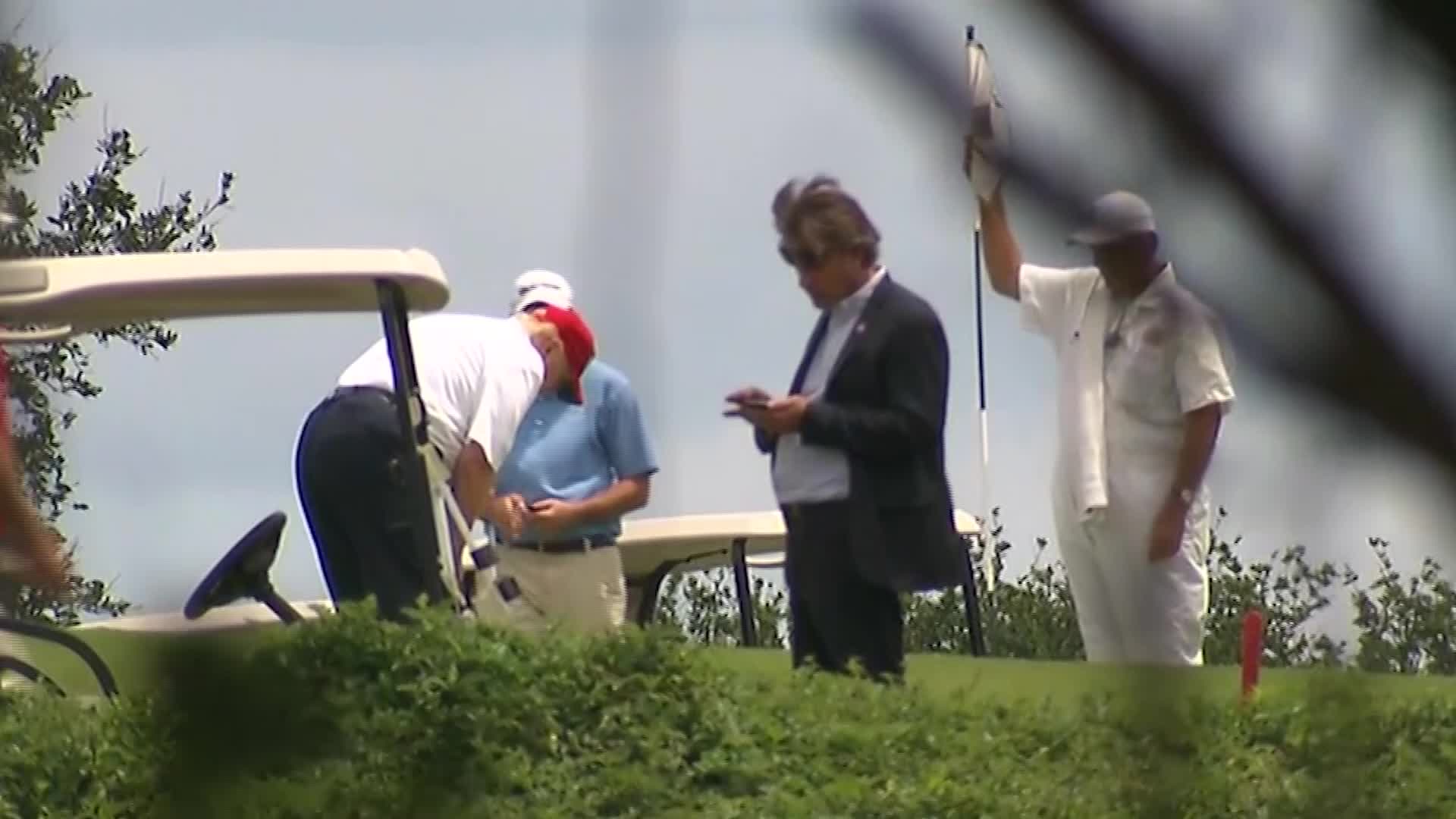 pres trump golf_283790