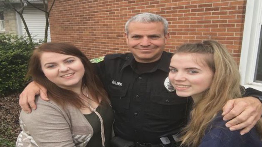 retiring-police-officer_284436