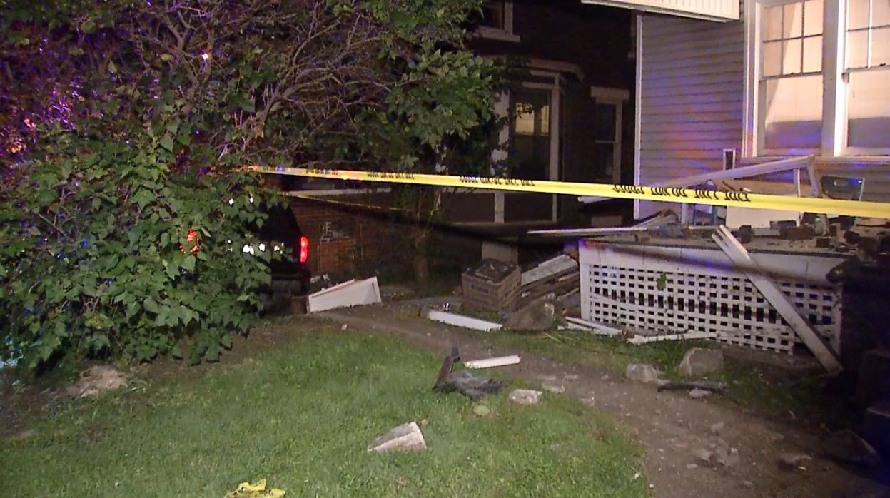 CAR VS PORCH_309757