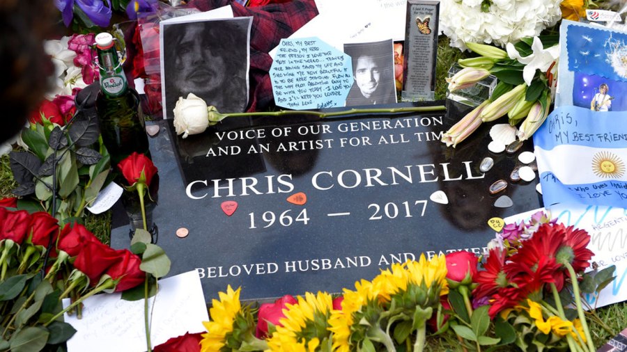 chris-cornell-grave_310969