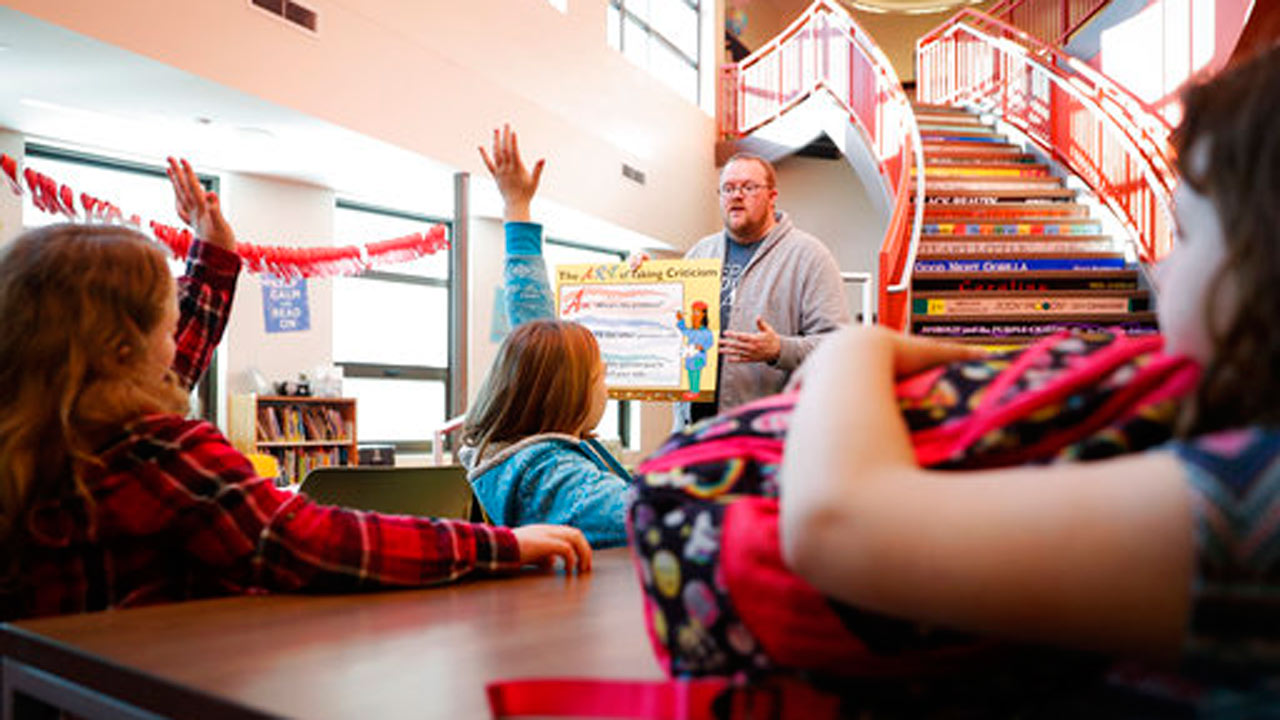 CIRCLEVILLE-TEACHER_299672