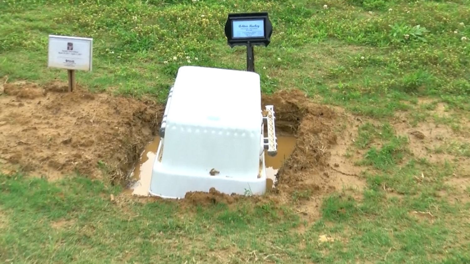 NC_floatingcasket0530_1500x845_312694