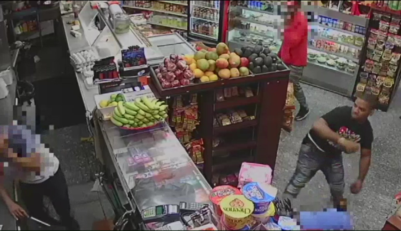 Avocado throwing_319944