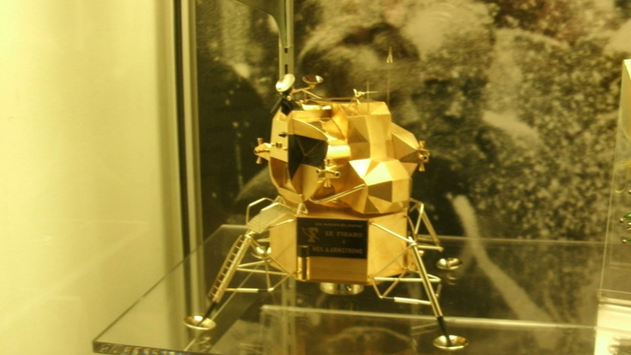 lunar-module-model-stolen_340255