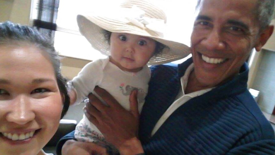 obama-holds-baby_334000