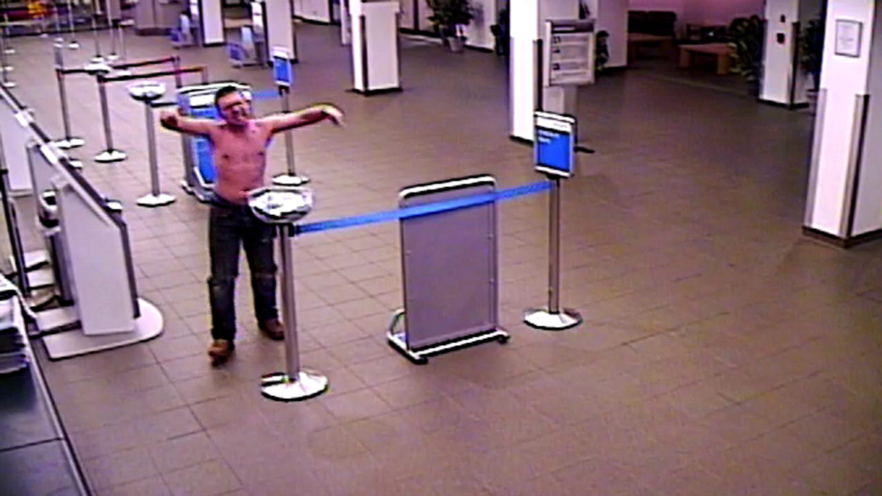 shirtless-man-wv-airport_335368