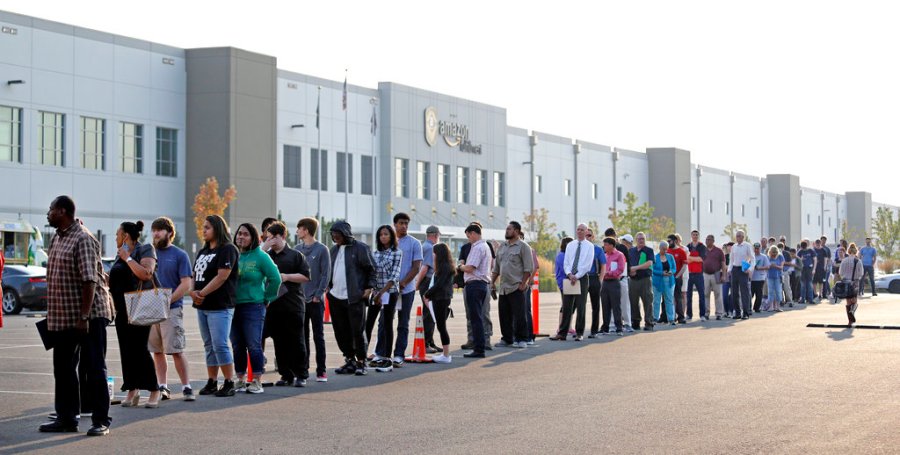 APTOPIX Amazon Warehouse Job Fair_341222