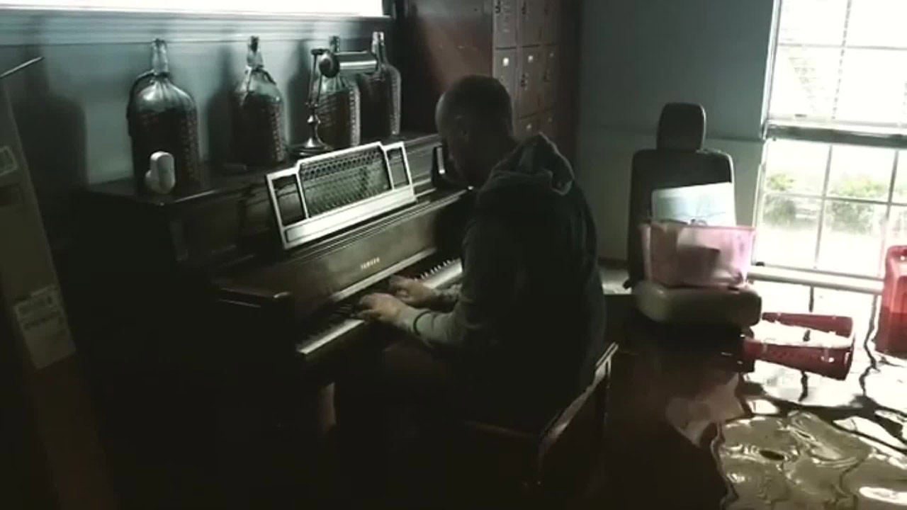 flood-damaged-piano_347426