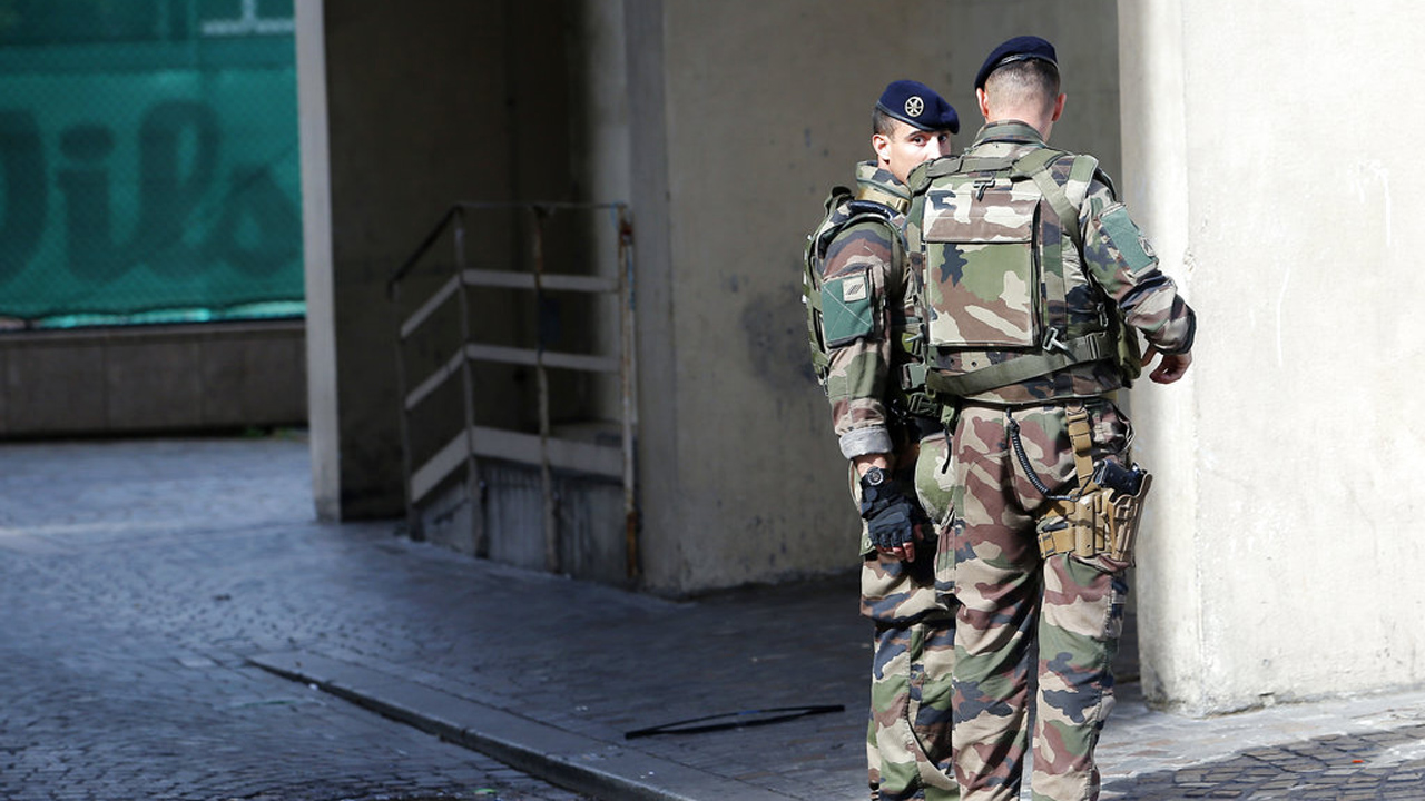 France Soldiers Attacked_342563
