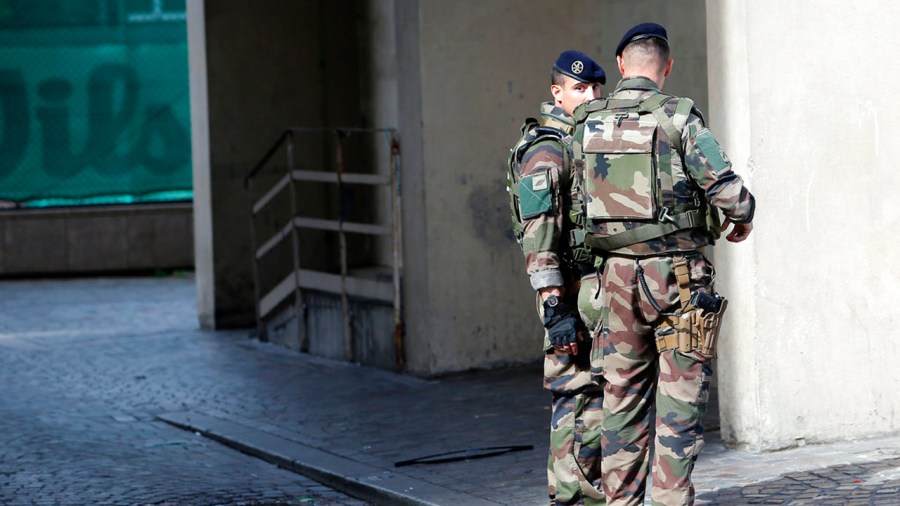 France Soldiers Attacked_342563