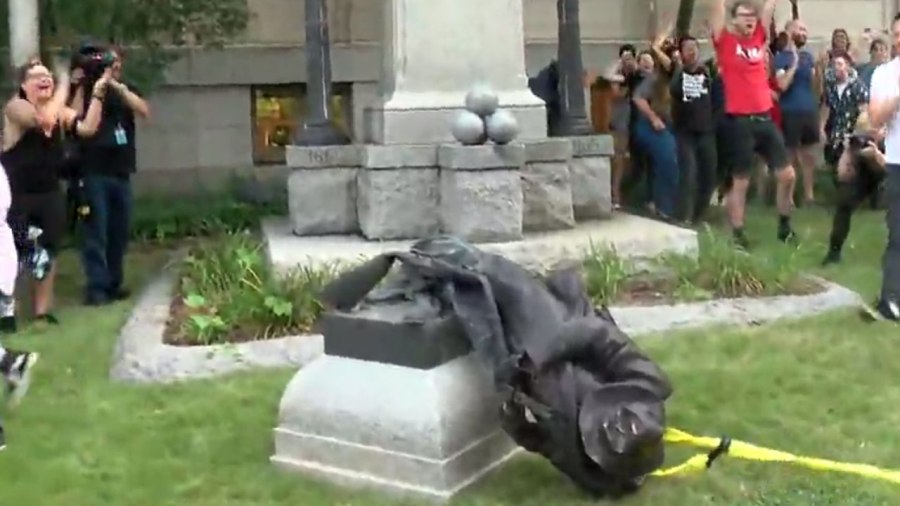 statue-toppled_343830