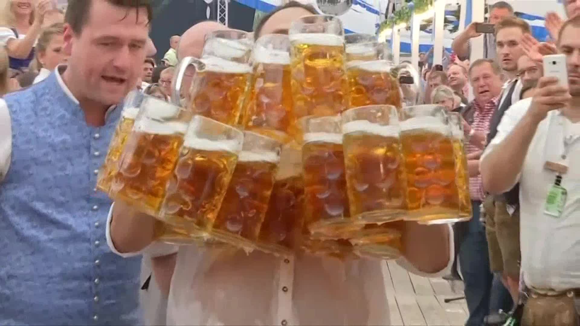 beer carrying world record_348086