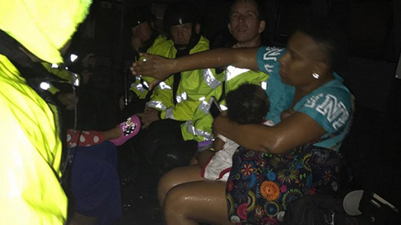 stranded-family-rescued_349899