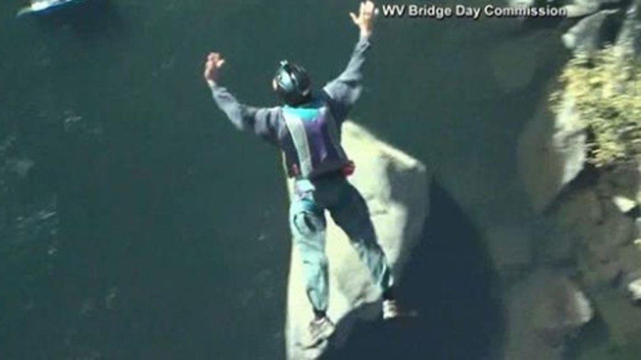west-virginia-bridge-day_359932